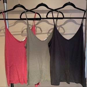 Old Navy Set of 3 V-Neck Tanks - Size XXL